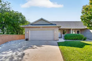 539 Bolson Dr, Oconomowoc, WI 53066 - Photo 1