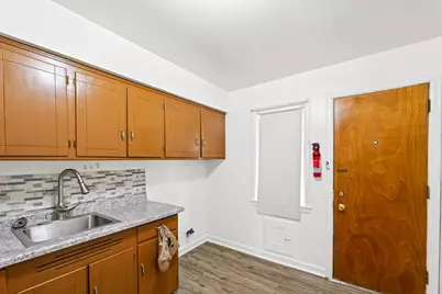 4180 N 19th Pl, Milwaukee, WI 53209 - Photo 9