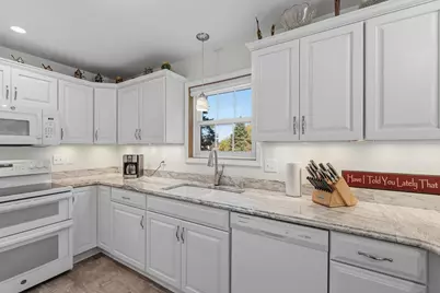 715  Canterberry Ct #102, West Bend, WI 53090 - Photo 5