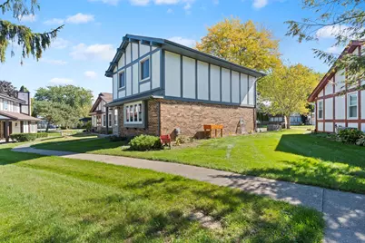 5325  Somerset Ln, Greenfield, WI 53221 - Photo 29