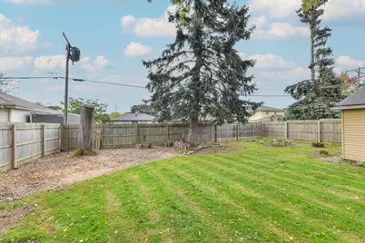 8026 W Sunbury Ct, Milwaukee, WI 53219 - Photo 39