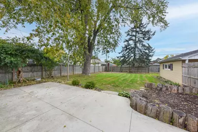 8026 W Sunbury Ct, Milwaukee, WI 53219 - Photo 37