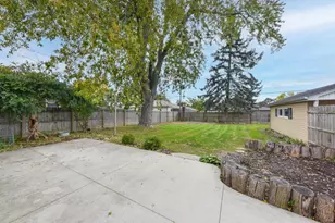 8026 W Sunbury Ct, Milwaukee, WI 53219 - Photo 37