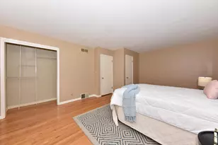 8026 W Sunbury Ct, Milwaukee, WI 53219 - Photo 25
