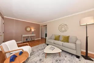 8026 W Sunbury Ct, Milwaukee, WI 53219 - Photo 11