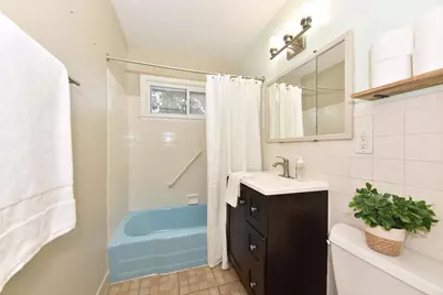 8026 W Sunbury Ct, Milwaukee, WI 53219 - Photo 19