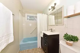 8026 W Sunbury Ct, Milwaukee, WI 53219 - Photo 19