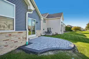 9120 Prairie Crossing Dr, Racine, WI 53126 - Photo 7