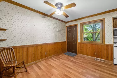 622  Clearview Dr, West Bend, WI 53090 - Photo 5