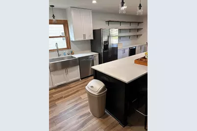 811  Meadowbrook Dr, West Bend, WI 53090 - Photo 5