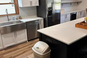 811 Meadowbrook Dr, West Bend, WI 53090 - Photo 5