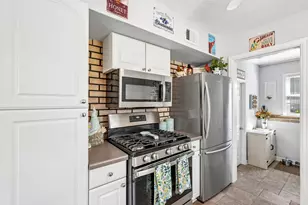 329 E Gauer Cir, Milwaukee, WI 53207 - Photo 7
