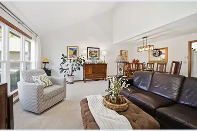 1515 W De La Warr Cir, Mequon, WI 53092 - Photo 5