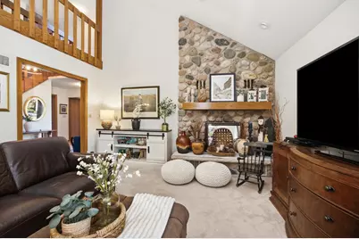 1515 W De La Warr Cir, Mequon, WI 53092 - Photo 3