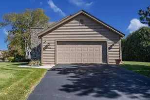 1515 W De La Warr Circle, Mequon, WI 53092 - Photo 25