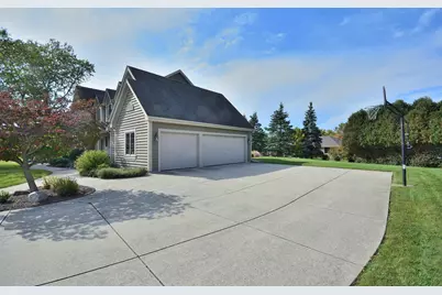 6045 S Pembrook Ct, New Berlin, WI 53151 - Photo 35