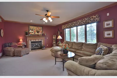 6045 S Pembrook Ct, New Berlin, WI 53151 - Photo 7