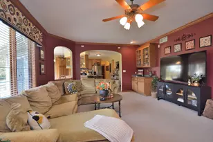 6045 S Pembrook Ct, New Berlin, WI 53151 - Photo 9