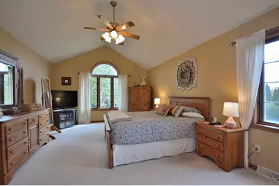 6045 S Pembrook Ct, New Berlin, WI 53151 - Photo 19