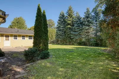 7143  Horizon Dr, Greendale, WI 53129 - Photo 17