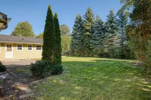 7143 Horizon Dr, Greendale, WI 53129 - Photo 17