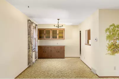 7143  Horizon Dr, Greendale, WI 53129 - Photo 5
