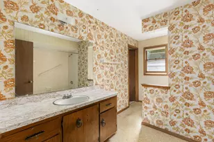 7143 Horizon Dr, Greendale, WI 53129 - Photo 11