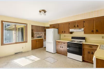 7143  Horizon Dr, Greendale, WI 53129 - Photo 7