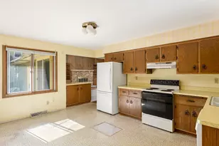 7143 Horizon Dr, Greendale, WI 53129 - Photo 7