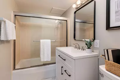 1707 N Prospect Ave #11B, Milwaukee, WI 53202 - Photo 13
