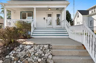 2307 Marshall St, Manitowoc, WI 54220 - Photo 3