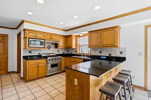 9175 S Patricia Blvd, Oak Creek, WI 53154 - Photo 5