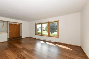 5152 Maplewood Dr, Greendale, WI 53129 - Photo 7