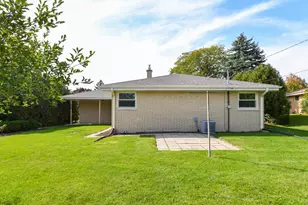 5152 Maplewood Dr, Greendale, WI 53129 - Photo 37