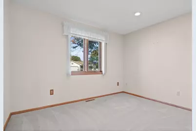 932  Garden Pl, Onalaska, WI 54650 - Photo 23