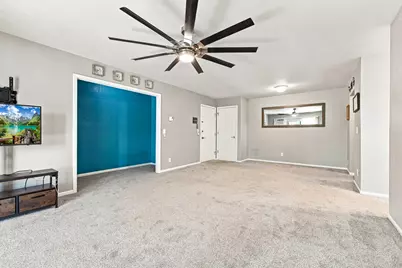 637  Westridge Dr #8, West Bend, WI 53095 - Photo 3