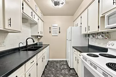 637  Westridge Dr #8, West Bend, WI 53095 - Photo 5