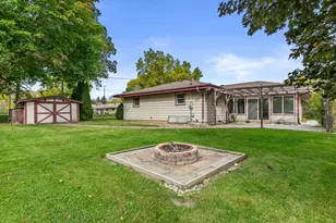 8011 Clinton Ln, Racine, WI 53406 - Photo 11