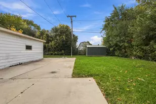 8805 W Bender Ave, Milwaukee, WI 53225 - Photo 19