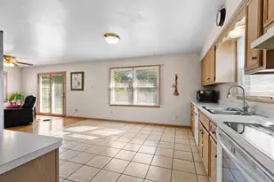 429 W Apple Tree Rd, Glendale, WI 53217 - Photo 7