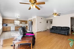 429 W Apple Tree Rd, Glendale, WI 53217 - Photo 9
