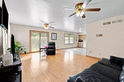 429 W Apple Tree Rd, Glendale, WI 53217 - Photo 11