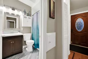 5674 S Honey Creek Dr, Milwaukee, WI 53221 - Photo 9