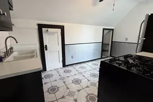 2210 S 71st St, West Allis, WI 53219 - Photo 27