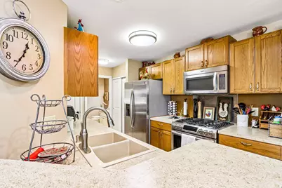 13530 W Fountain Ct, New Berlin, WI 53151 - Photo 19