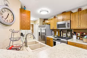 13530 W Fountain Ct, New Berlin, WI 53151 - Photo 19