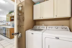 13530 W Fountain Ct, New Berlin, WI 53151 - Photo 25