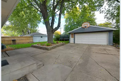 W167N8446  Theodore Ave, Menomonee Falls, WI 53051 - Photo 9