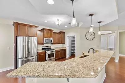 17490  Crest Hill Dr #10, Brookfield, WI 53045 - Photo 5