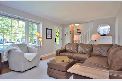 6147 N Shoreland Ave, Whitefish Bay, WI 53217 - Photo 9